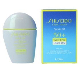 Protetor Solar Com Cor Shiseido Sports BB SPF50+ Tom Médio (30 ml) de Shiseido, Filtros solares - Ref: S4507709, Preço: 34,35...