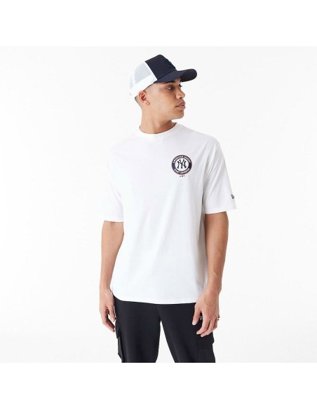 Herren Kurzarm-T-Shirt New Era MLB PLAYER GRPHC OS TEE NEYYAN 60435538 Weiß | Tienda24 Tienda24.eu