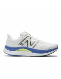 Sapatilhas de Running para Adultos New Balance FuelCell Propel Homem Branco | Tienda24 Tienda24.eu