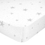 Sábana Bajera HappyFriday BASIC KIDS Blanco Gris 70 x 140 x 14 cm Estrellas de HappyFriday, Sábanas y fundas de almohada - Re...