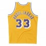 Basketball-T-Shirt Mitchell & Ness Los Angeles Lakers 1984-85 Nº33 Kareem Abdul-Jabbar Gelb von Mitchell & Ness, Herren - Ref...