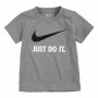 Camisola de Manga Curta Infantil Nike Swoosh Jdi Ss Cinzento | Tienda24 - Global Online Shop Tienda24.eu