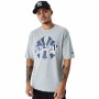 Maglia a Maniche Corte Uomo New Era MLB Arch Graphic New York Yankees Grigio chiaro | Tienda24 - Global Online Shop Tienda24.eu