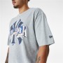 Maglia a Maniche Corte Uomo New Era MLB Arch Graphic New York Yankees Grigio chiaro | Tienda24 - Global Online Shop Tienda24.eu