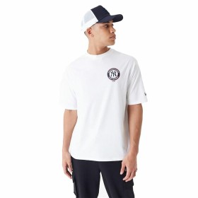 Camisola de Manga Curta Homem New Era MLB PLAYER GRPHC OS TEE NEYYAN 60435538 Branco (L) de New Era, Homem - Ref: S64132030, ...