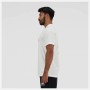 Camiseta de Manga Corta Hombre New Balance Sport Essentials Barrel Blanco | Tienda24 - Global Online Shop Tienda24.eu