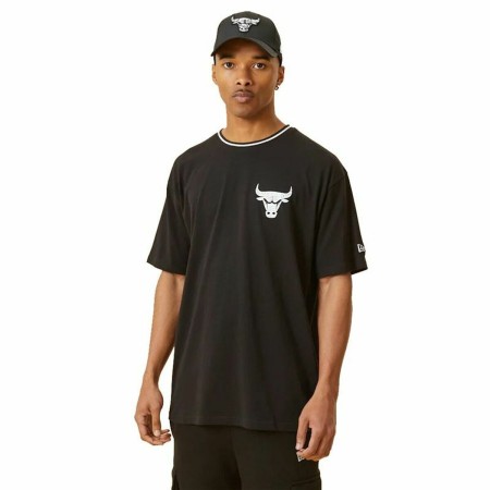 Camisola de Manga Curta Homem New Era Chicago Bulls Preto | Tienda24 - Global Online Shop Tienda24.eu