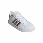 Chaussures de Sport pour Enfants Adidas Grand Court Print Blanc de Adidas, Chaussures - Réf : S6469020, Prix : 31,90 €, Remis...