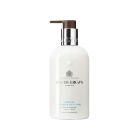 Lozione Corpo Molton Brown Coastal Cypress&Sea Fennel 300 ml di Molton Brown, Idratanti - Rif: M0121332, Prezzo: 38,20 €, Sco...