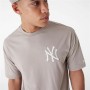 Men’s Short Sleeve T-Shirt New Era ESSNTLS LC OS TEE NEYYAN 60435555 Light brown (L) | Tienda24 Tienda24.eu