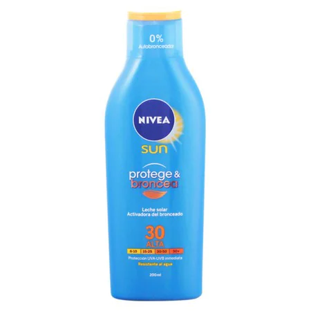 Crema Solare Protege & Broncea Nivea SPF 30 (200 ml) 30 (200 ml) di Nivea, Filtri solari - Rif: S0542411, Prezzo: 14,52 €, Sc...