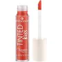 Feuchtigkeitsspendender Lippenstift Essence Tinted Kiss Fluid Nº 04-chili & chill 4 ml von Essence, Lippenstifte - Ref: S0511...