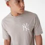 Camisola de Manga Curta Homem New Era ESSNTLS LC OS TEE NEYYAN 60435555 Marrom claro (M) de New Era, Homem - Ref: S64132039, ...