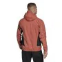 Casaco de Desporto para Homem Adidas Utilitas Vermelho Laranja de Adidas, Roupa de abrigo - Ref: S6488502, Preço: 118,50 €, D...